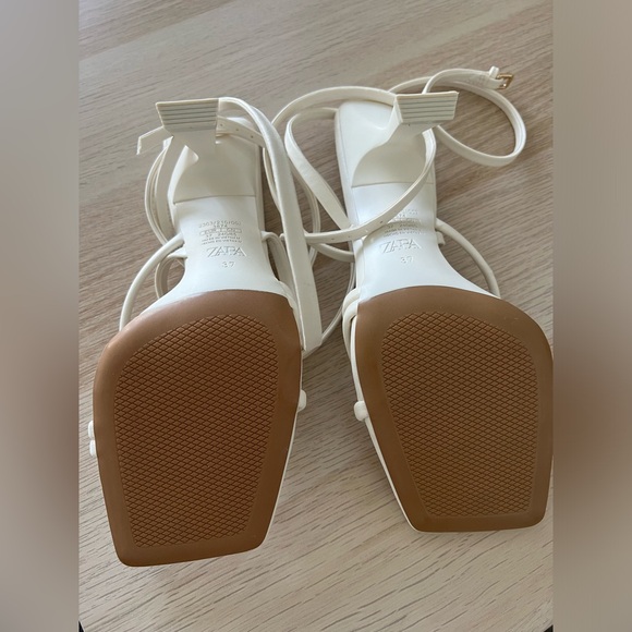 HIGH HEELED STRAP SANDALS - Picture 3 of 6